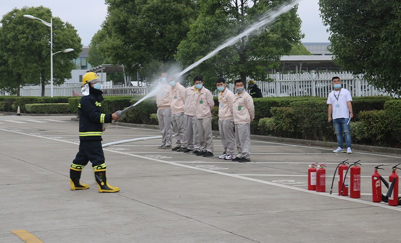 公司为贯彻落实“消防安全，人人有责”，全体动员举行消防安全大练兵活动。